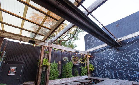 Waroona Hotel - Accommodation Main Beach 12