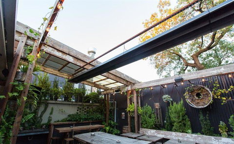 Waroona Hotel - Accommodation Main Beach 13