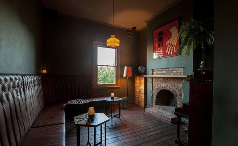 Waroona Hotel - Accommodation Main Beach 7