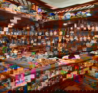 Sticky Fingers Candy Store - Accommodation Main Beach