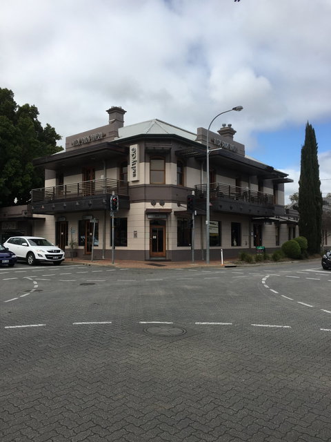 Hyde Park Tavern - Accommodation Main Beach 2