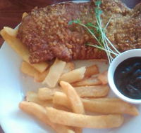 Dining at the Findon Hotel - Accommodation Main Beach