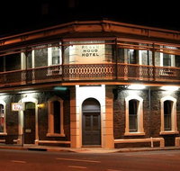 The Robin Hood Hotel - Accommodation Main Beach