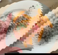 The Valley Inn - Accommodation Main Beach