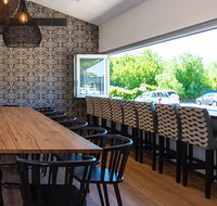Vino Lokal - Accommodation Main Beach