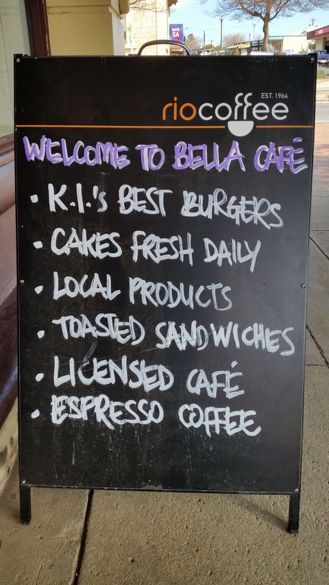 Bella Cafe Restaurant & Pizza Bar - Accommodation Main Beach 1