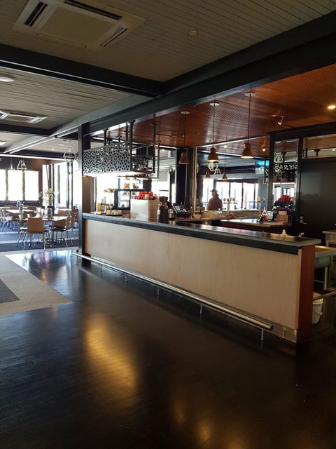 Berri Hotel Bistro - Accommodation Main Beach 9