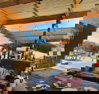 Olive Bus Clare - Accommodation Main Beach