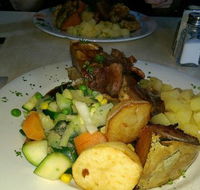 Queens Arms Hotel Riccardo's Seafood and Steakhouse - Accommodation Main Beach