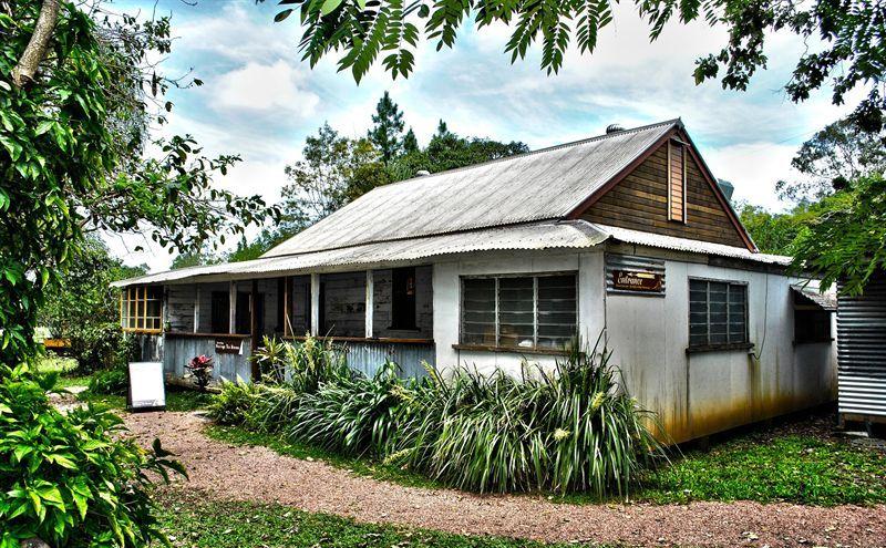Broadbeach Waters QLD Accommodation Main Beach