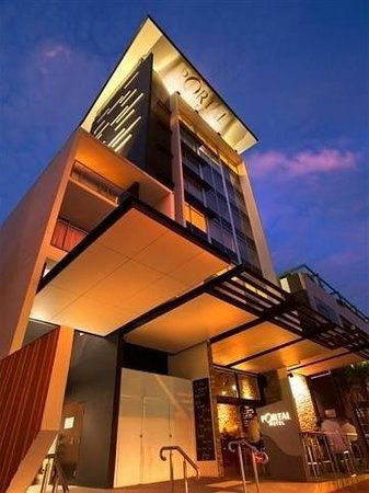 O Bar & Restaurant - Accommodation Main Beach 0