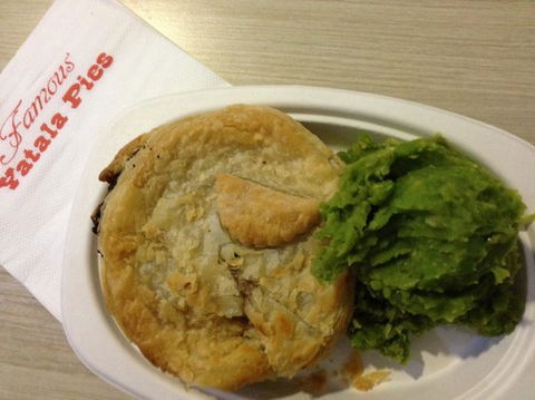 Yatala Pie Shop - Accommodation Main Beach 0