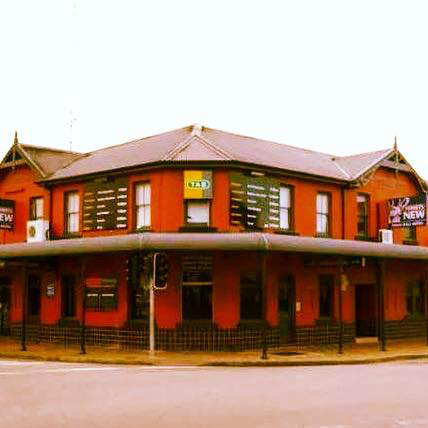 Town Hall Hotel - Accommodation Main Beach 4