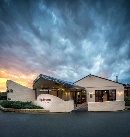 Bolters Grill - Accommodation Main Beach 18
