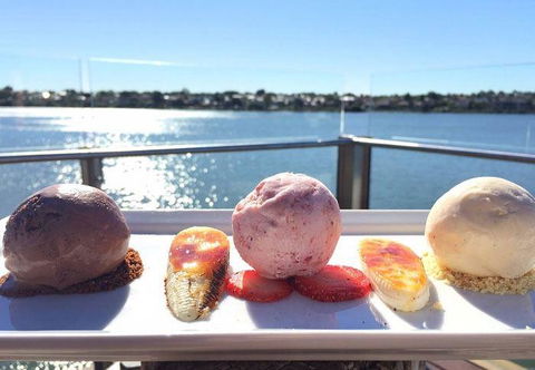 Bolters Grill - Accommodation Main Beach 7