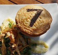 Sevenhill Hotel - Accommodation Main Beach