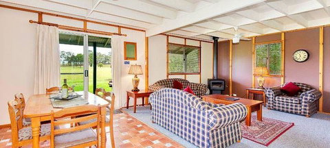 The Sicilian Restaurant - Accommodation Main Beach 3