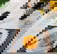 Dee's Vintage Thai Restaurant - Accommodation Main Beach