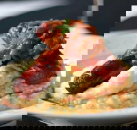 Bernborough Tavern - Accommodation Main Beach