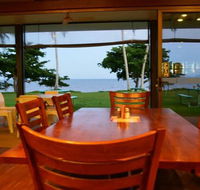 King Reef Hotel Restaurant - Accommodation Main Beach