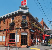 Robert Burns Hotel - Accommodation Main Beach