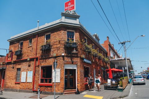 Robert Burns Hotel - Accommodation Main Beach 0