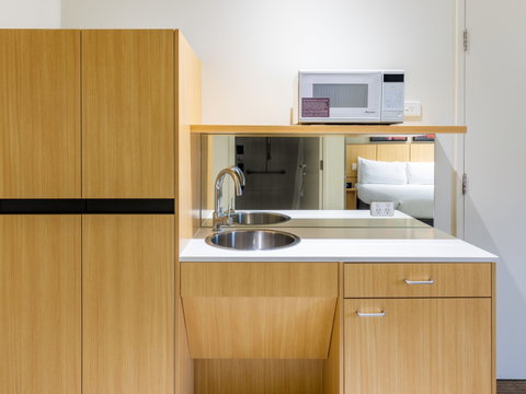 Mercure Brisbane Garden City - Accommodation Main Beach 8