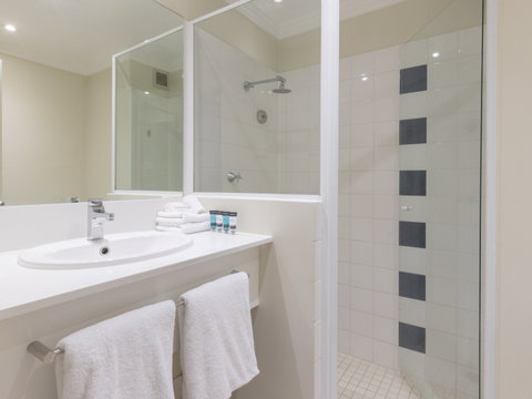 Mercure Brisbane Garden City - Accommodation Main Beach 10