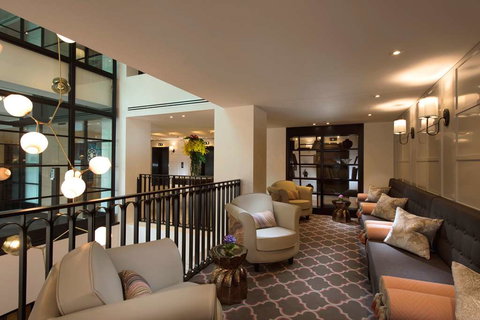 Mayfair Hotel - Accommodation Main Beach 2