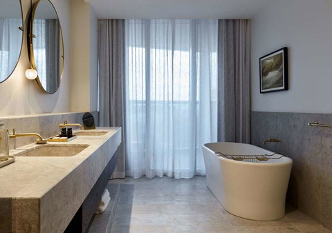 Eos by SkyCity - Accommodation Main Beach 3