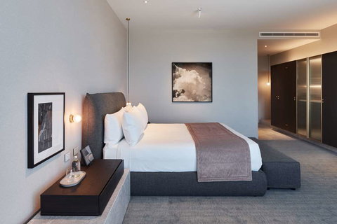Eos by SkyCity - Accommodation Main Beach 6
