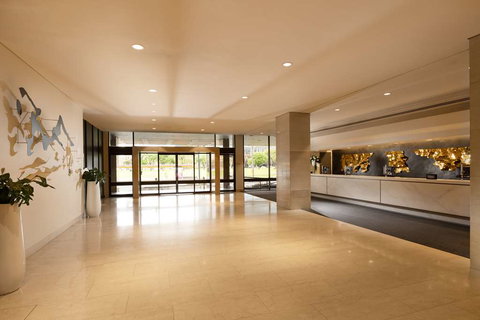 Hilton Adelaide - Accommodation Main Beach 2