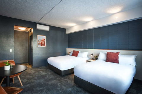HotelMOTEL - Accommodation Main Beach 2