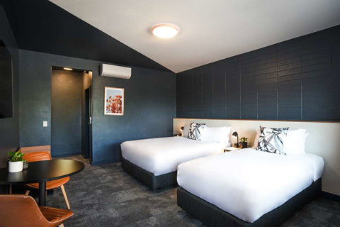 HotelMOTEL - Accommodation Main Beach 7