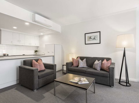 Franklin Central Apartments - Accommodation Main Beach 9