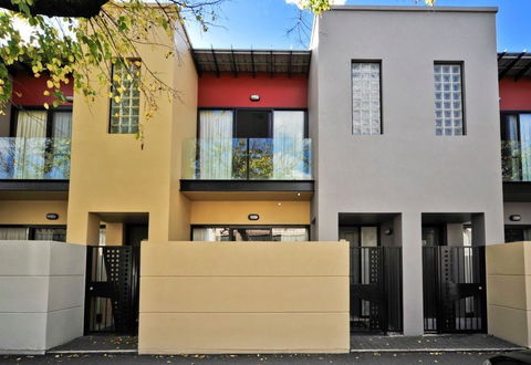 RNR Apartments, Adelaide - Accommodation Main Beach 0