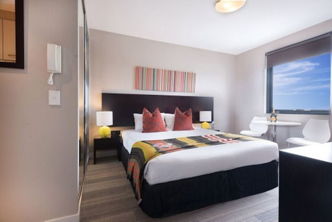 Quest Mascot - Accommodation Main Beach 1