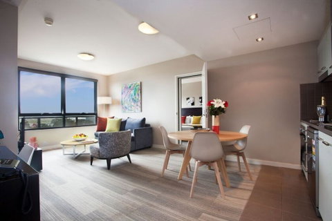 Quest Mascot - Accommodation Main Beach 2