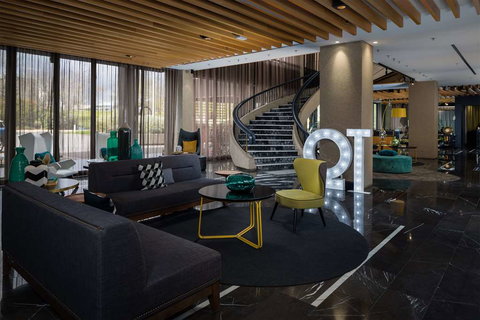 QT Canberra - Accommodation Main Beach 2