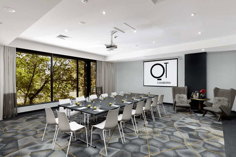 QT Canberra - Accommodation Main Beach 8