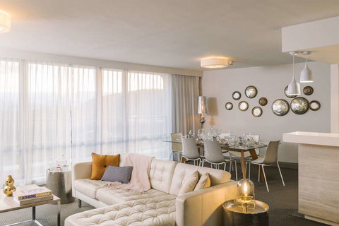 QT Canberra - Accommodation Main Beach 15