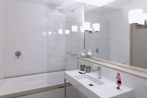 QT Canberra - Accommodation Main Beach 17