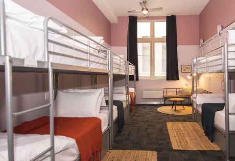United Backpackers - Accommodation Main Beach 9