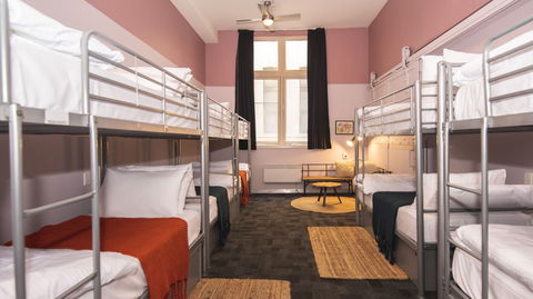 United Backpackers - Accommodation Main Beach 10