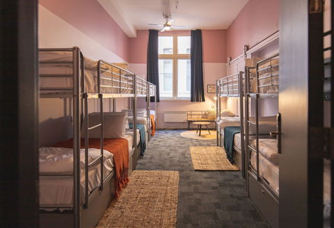 United Backpackers - Accommodation Main Beach 11