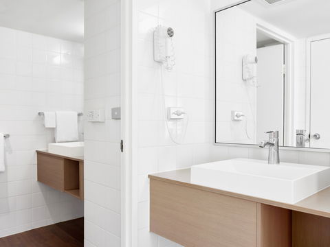 Ibis Hotel - Accommodation Main Beach 7