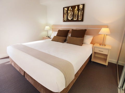 Oaks Festival Towers - Accommodation Main Beach 1