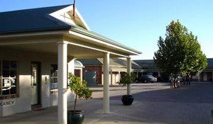 Cowra NSW Accommodation Main Beach