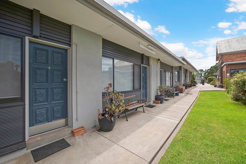 Hamilton Lakeside Motel - Accommodation Main Beach 0
