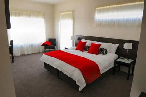 York Cove - Accommodation Main Beach 1
